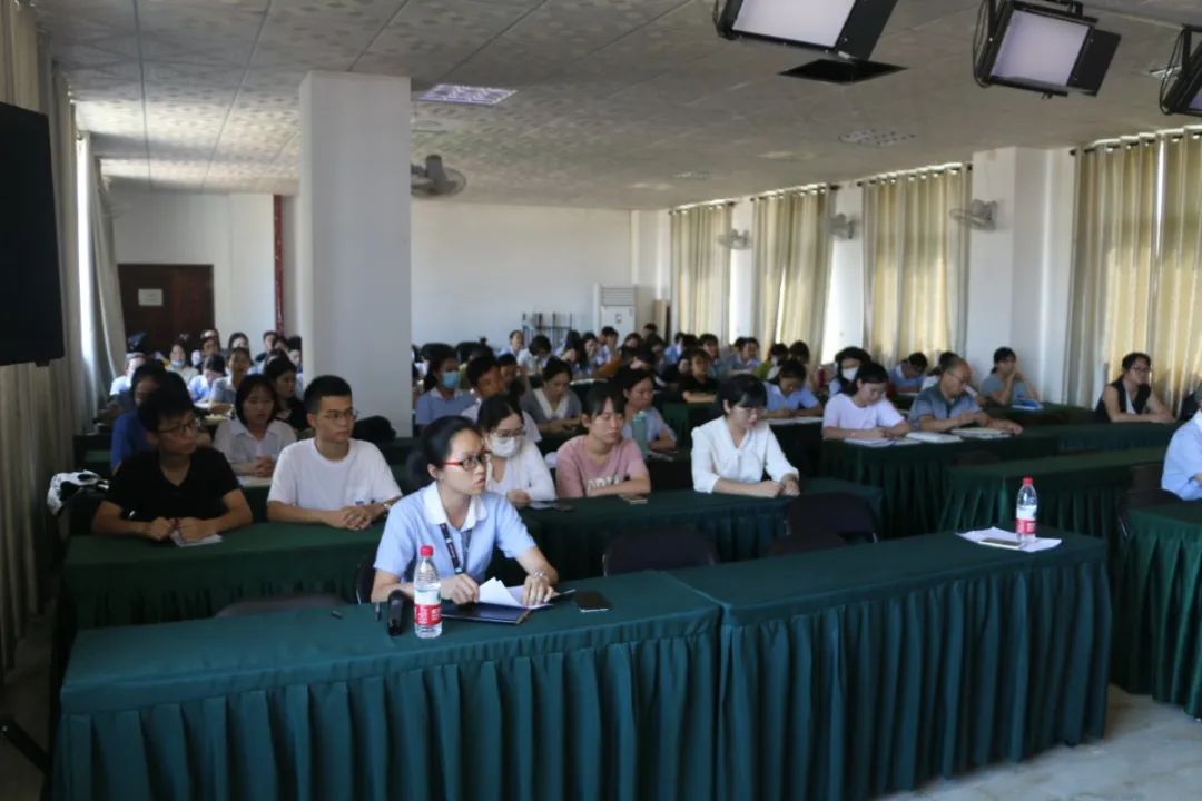 戰(zhàn)“疫”當(dāng)先鋒   建功自貿(mào)港——?？邳S岡金盤高級中學(xué)疫情防控先進(jìn)典型事跡宣講活動