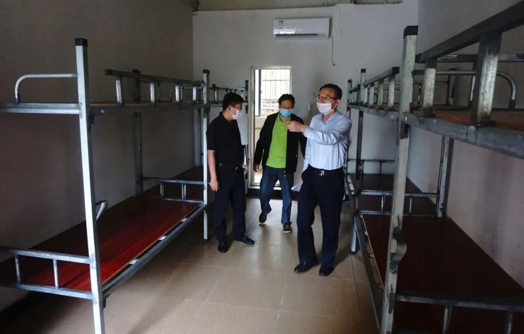 省教育廳韓主任一行蒞臨黃岡金盤高級中學開展2020春季開學復課專項檢查工作