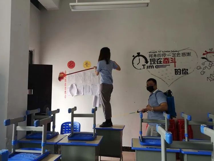 ?？邳S岡金盤(pán)高級(jí)中學(xué)開(kāi)學(xué)防疫演練已開(kāi)始！