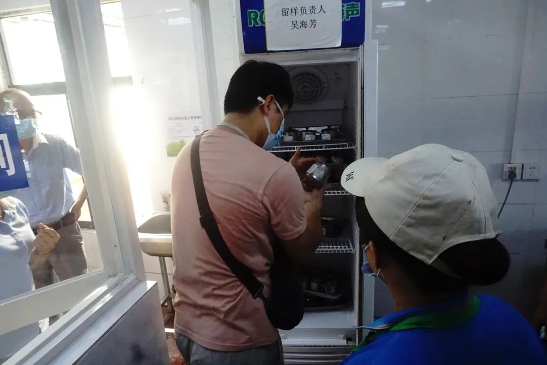 ?？谑惺袌霰O(jiān)督管理局來我校開展學校食堂專項檢查工作