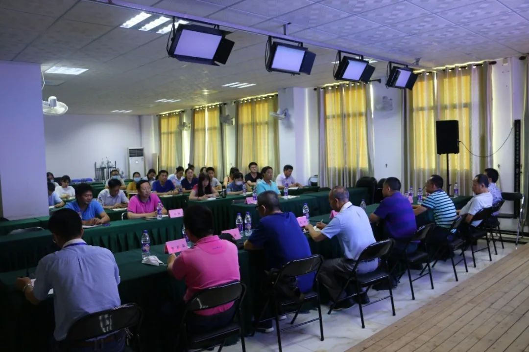 高端研討互學(xué)互鑒 資源共享共促共贏——記海南中學(xué)?？邳S岡金盤高級(jí)中學(xué)高考備考研討會(huì)
