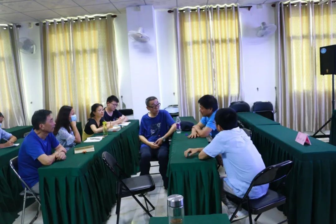 高端研討互學(xué)互鑒 資源共享共促共贏——記海南中學(xué)?？邳S岡金盤高級(jí)中學(xué)高考備考研討會(huì)