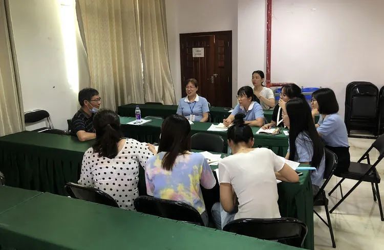 助力教學(xué) 沖刺高考——海南華僑中學(xué)、?？邳S岡金盤高級中學(xué)舉行高考備考研討會