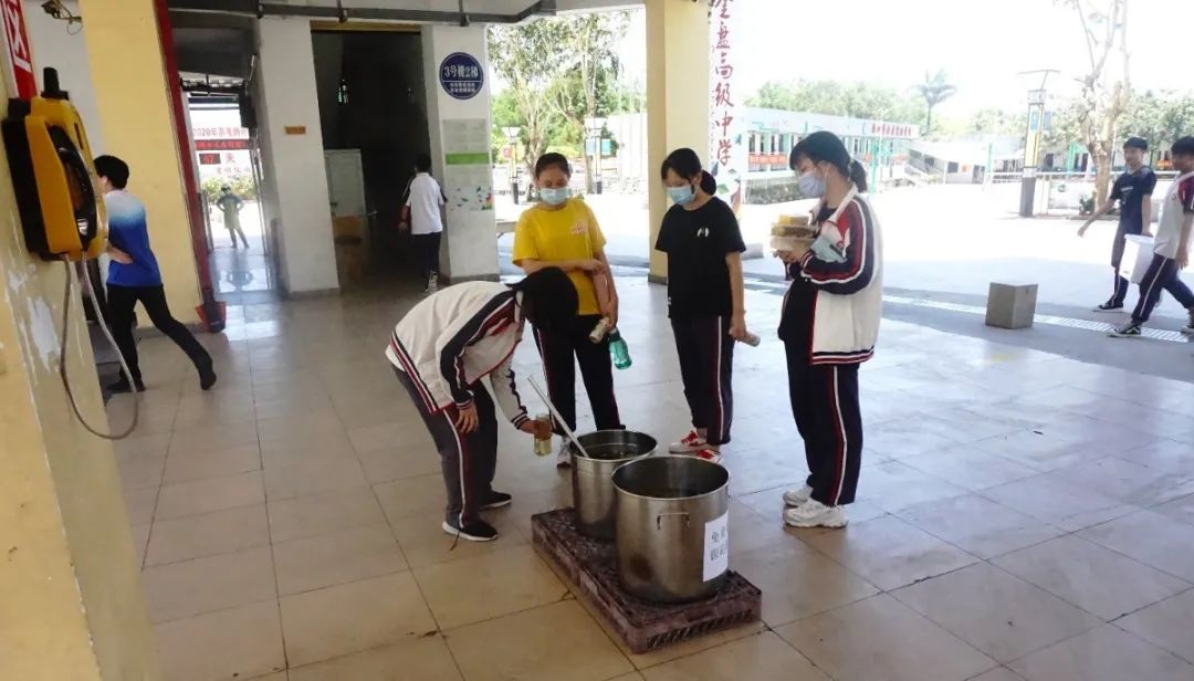 酷熱盛夏 炎日當(dāng)頭 金銀菊花茶夏日送清涼