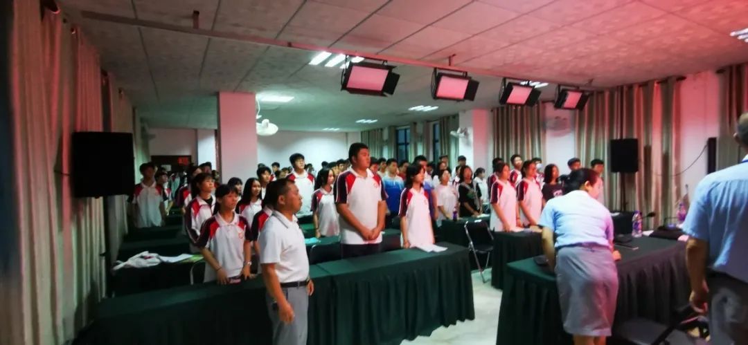 五四精神，你我傳承——記海口黃岡金盤高級中學(xué)5月份新團員入團宣誓儀式