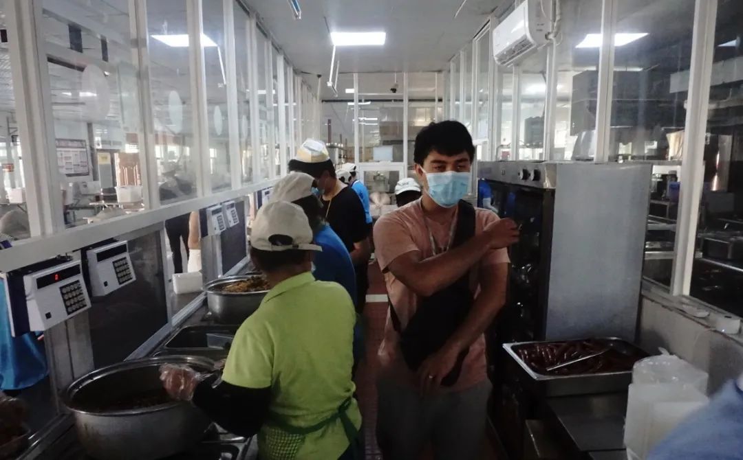 海口市市場監(jiān)督管理局來我校開展學校食堂專項檢查工作