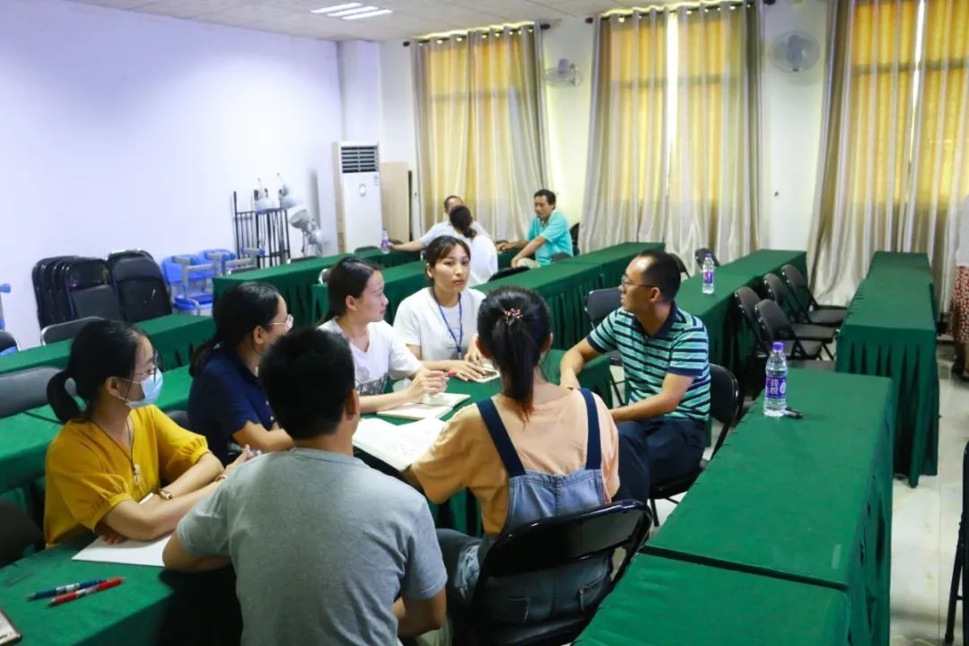 高端研討互學(xué)互鑒 資源共享共促共贏——記海南中學(xué)?？邳S岡金盤高級(jí)中學(xué)高考備考研討會(huì)