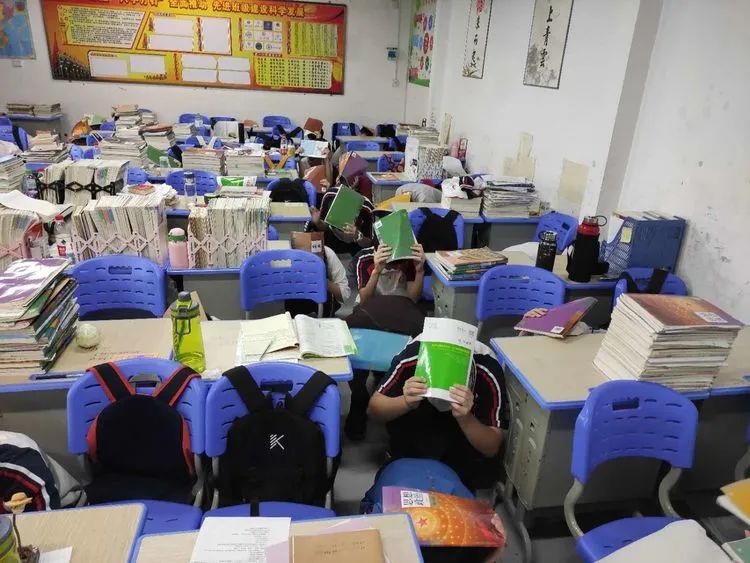 有備無患防患未然  應急有方遇險不慌——?？邳S岡金盤高級中學開展防震應急疏散演練