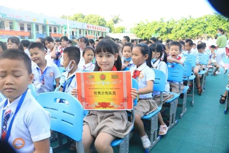 砥礪前行，激勵(lì)成長(zhǎng)——黃岡金盤高級(jí)中學(xué)期中檢測(cè)總結(jié)表彰大會(huì)