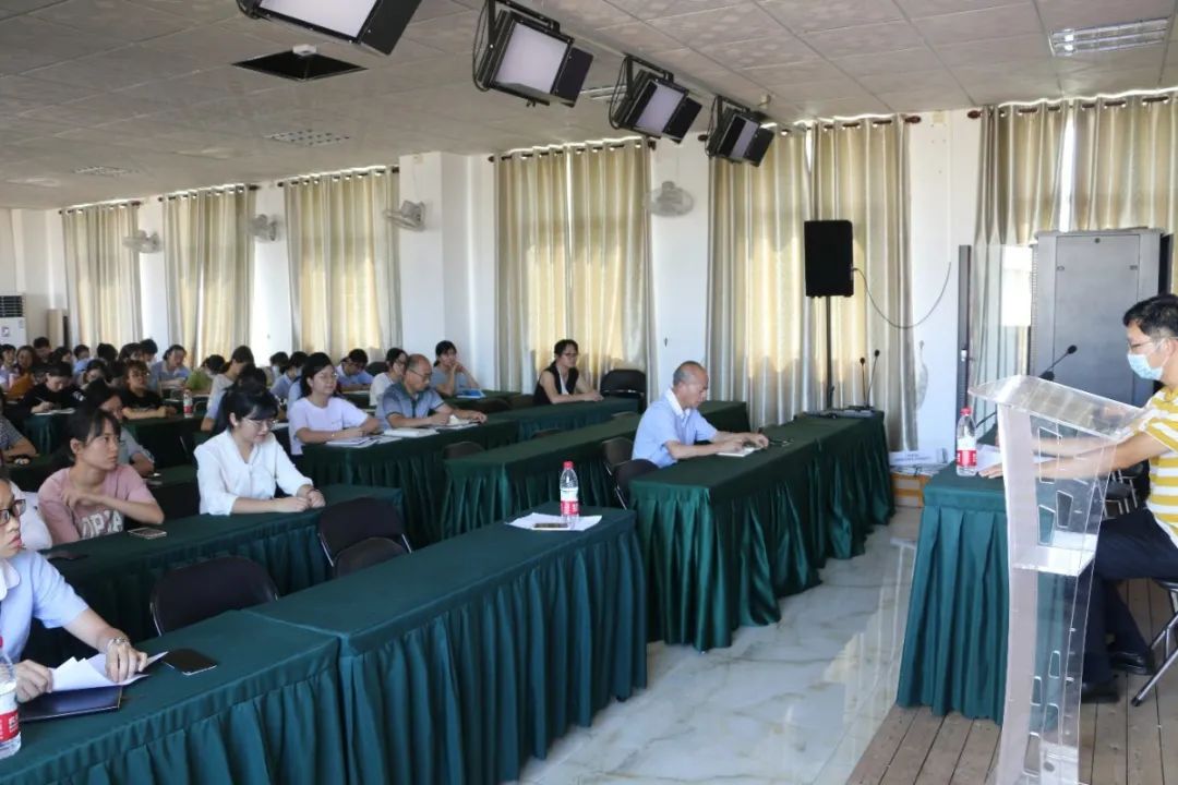 戰(zhàn)“疫”當(dāng)先鋒   建功自貿(mào)港——海口黃岡金盤高級中學(xué)疫情防控先進(jìn)典型事跡宣講活動