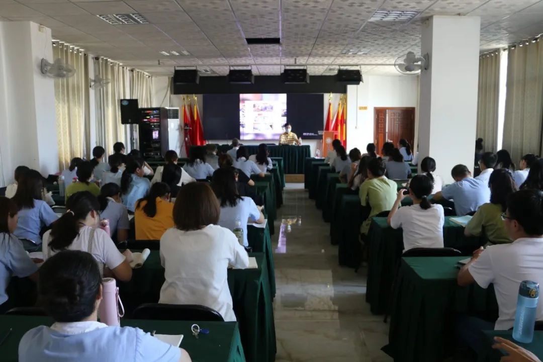 戰(zhàn)“疫”當(dāng)先鋒   建功自貿(mào)港——?？邳S岡金盤高級中學(xué)疫情防控先進(jìn)典型事跡宣講活動