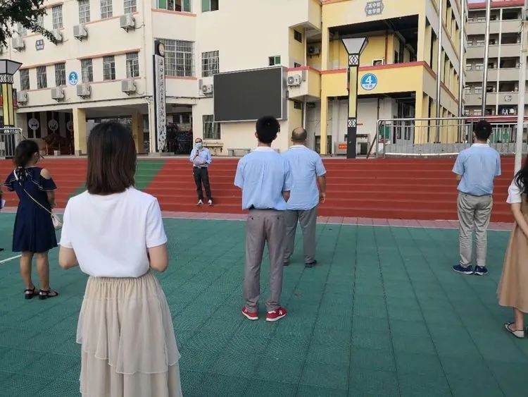 ?？邳S岡金盤(pán)高級(jí)中學(xué)開(kāi)學(xué)防疫演練已開(kāi)始！