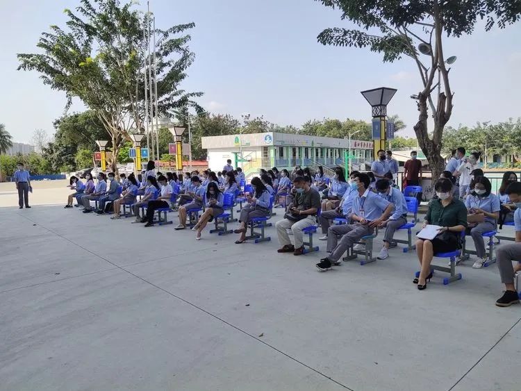 ?？邳S岡金盤(pán)高級(jí)中學(xué)開(kāi)學(xué)防疫演練已開(kāi)始！