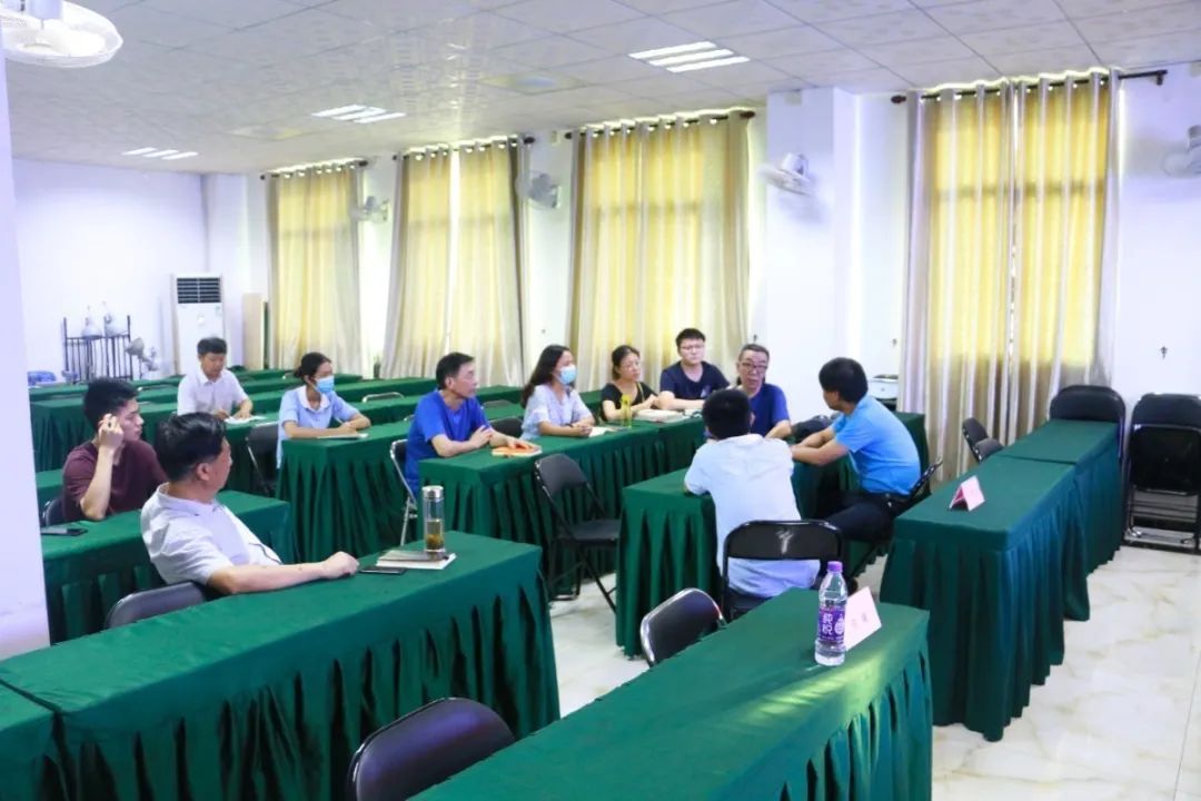 高端研討互學(xué)互鑒 資源共享共促共贏——記海南中學(xué)?？邳S岡金盤高級(jí)中學(xué)高考備考研討會(huì)