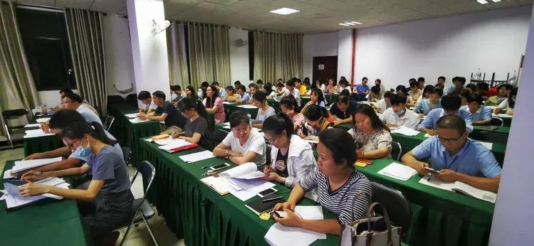 有備無患防患未然  應急有方遇險不慌——?？邳S岡金盤高級中學開展防震應急疏散演練