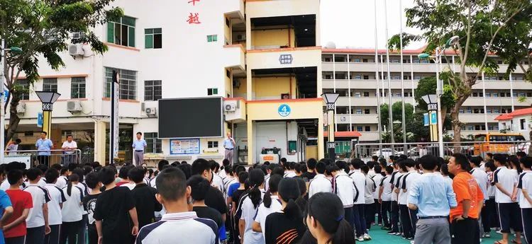 有備無患防患未然  應急有方遇險不慌——?？邳S岡金盤高級中學開展防震應急疏散演練