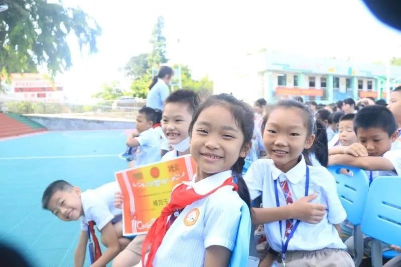 砥礪前行，激勵(lì)成長(zhǎng)——黃岡金盤高級(jí)中學(xué)期中檢測(cè)總結(jié)表彰大會(huì)