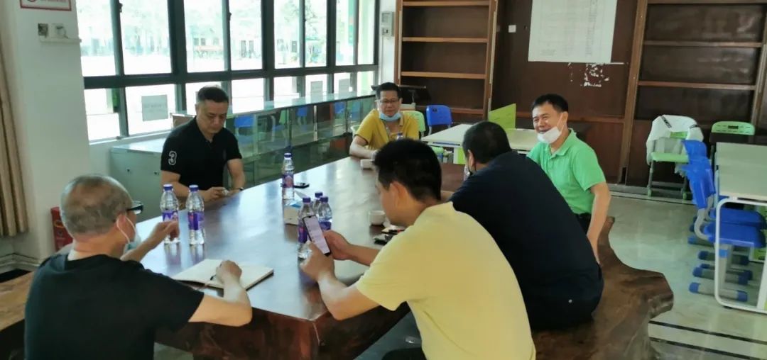 ?？谑惺袌霰O(jiān)督管理局來我校開展學校食堂專項檢查工作