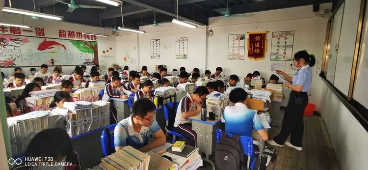 助力教學(xué) 沖刺高考——海南華僑中學(xué)、?？邳S岡金盤高級中學(xué)舉行高考備考研討會