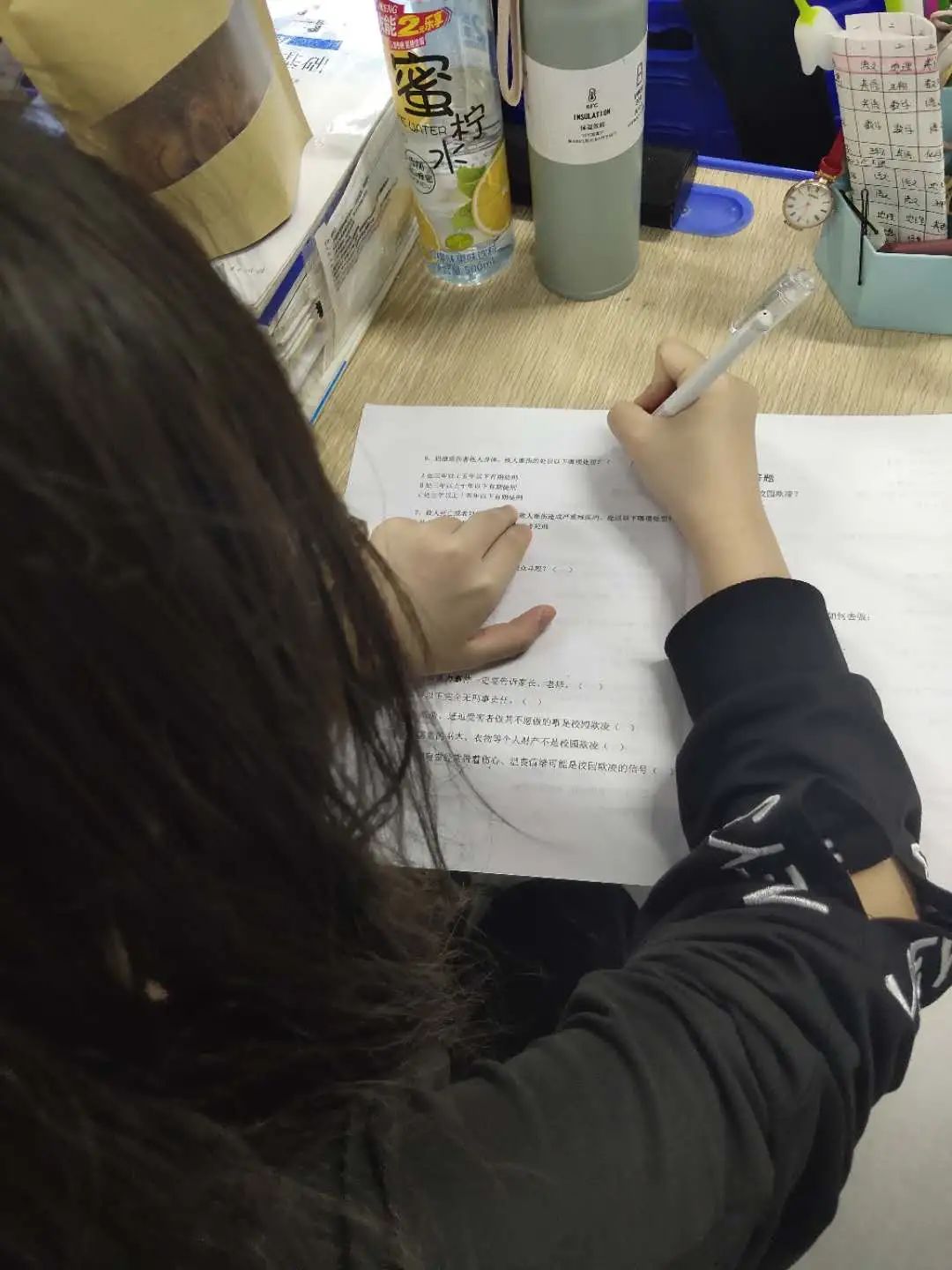 ?？邳S岡金盤高級(jí)中學(xué)開展”共建平安校園，預(yù)防校園欺凌“主題班會(huì)