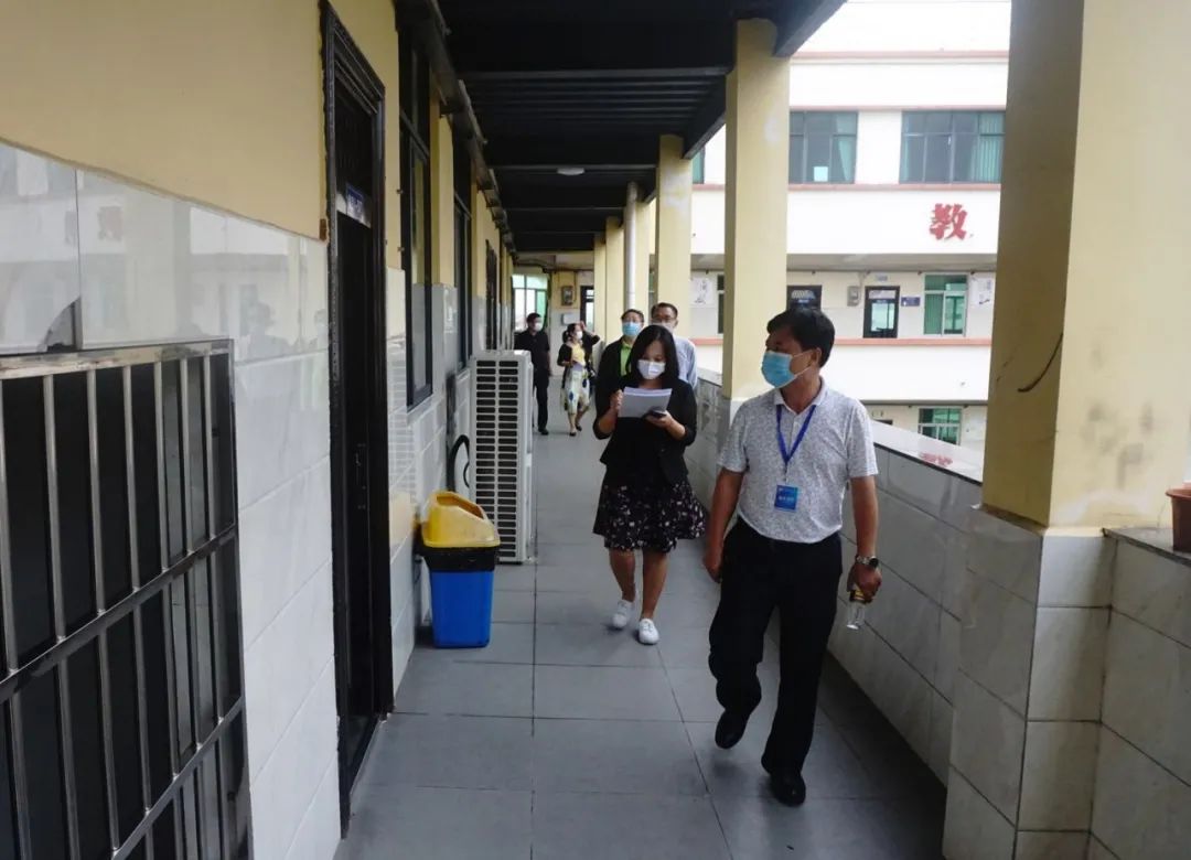 省教育廳韓主任一行蒞臨黃岡金盤高級中學開展2020春季開學復課專項檢查工作