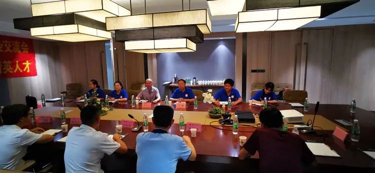 在教授縣學習教育 育海南島精英人才——?？邳S岡金盤高級中學赴蘄春一中研修