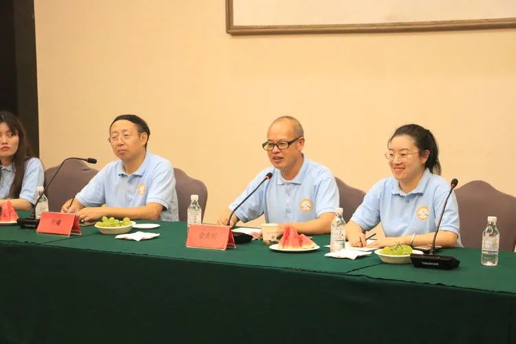 參觀學(xué)習(xí)取真經(jīng) 借鑒經(jīng)驗促提升——海口黃岡金盤高級中學(xué)赴黃岡中學(xué)研修交流