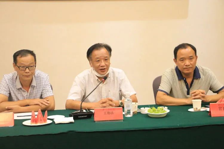 參觀學(xué)習(xí)取真經(jīng) 借鑒經(jīng)驗促提升——?？邳S岡金盤高級中學(xué)赴黃岡中學(xué)研修交流