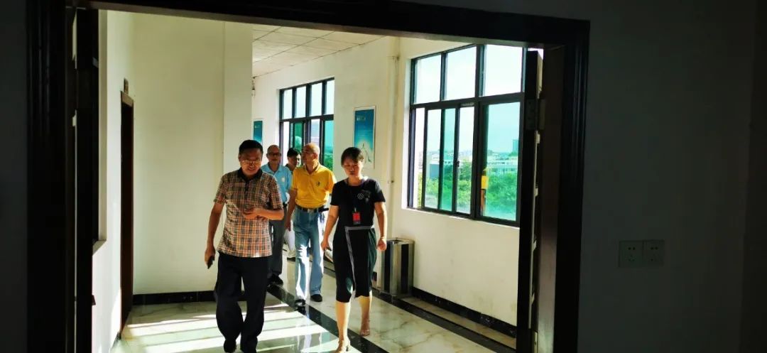 護航“開學季”——?？邳S岡金盤高級中學迎2020秋季開學督導檢查