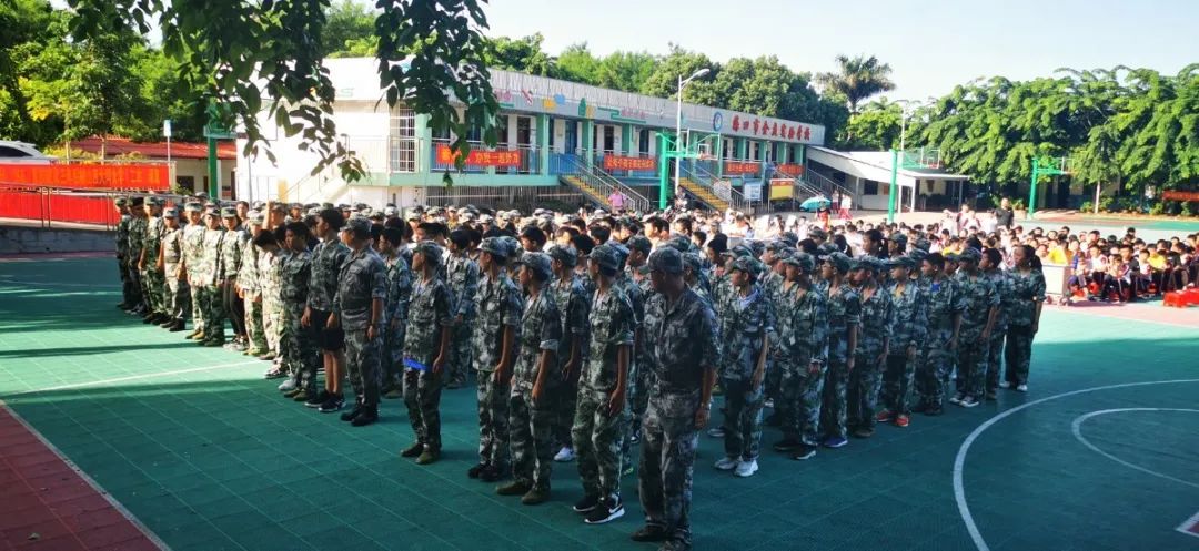 迷彩青春 乘風(fēng)起航——記海口黃岡金盤(pán)高級(jí)中學(xué)初中部2020級(jí)新生軍訓(xùn)總結(jié)大會(huì)