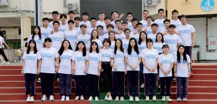 ?？邳S岡金盤高級中學(xué)——十八而至，放飛理想2021屆成人禮