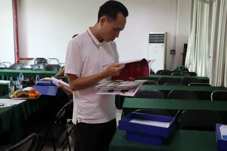 年檢促前行 乘勢再揚帆——?？邳S岡金盤高級中學迎接市教育局年檢工作檢查指導