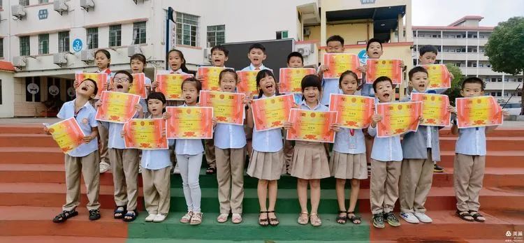 只爭朝夕，不負(fù)韶華——?？邳S岡金盤高級中學(xué)小學(xué)部月考表彰大會