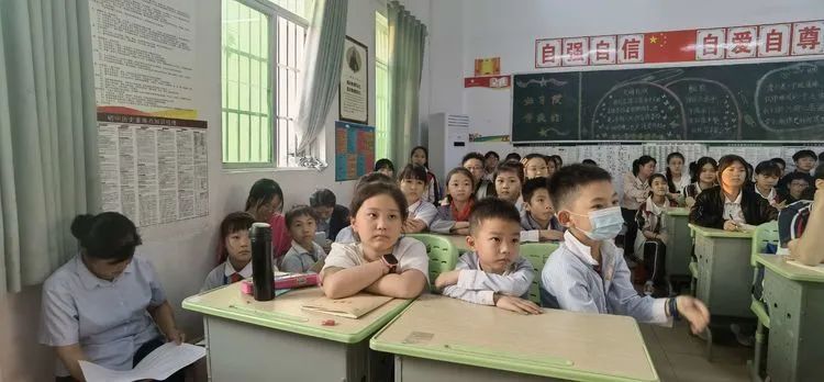 ?？邳S岡金盤高級(jí)中學(xué)·晨曦文學(xué)社成立