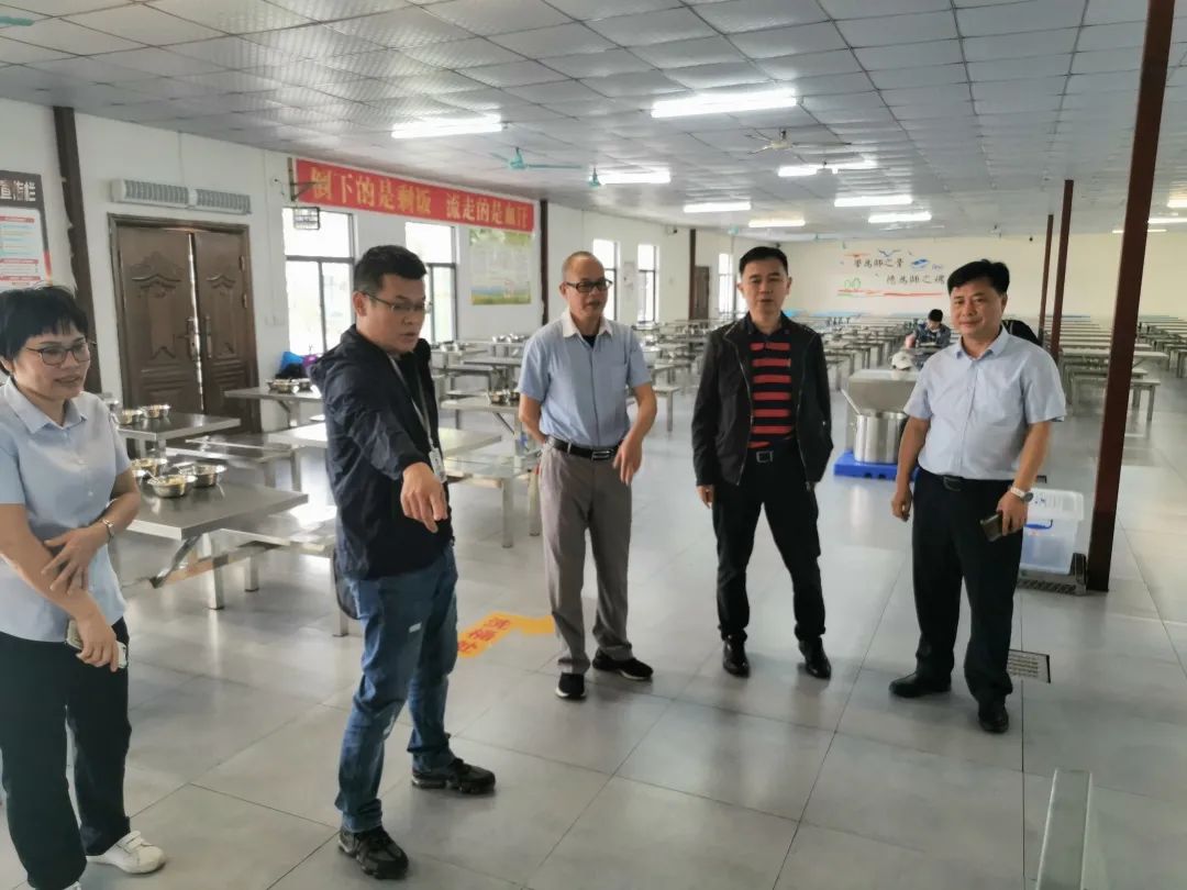 護(hù)航新學(xué)期——海口市市場監(jiān)督管理局來我校開展學(xué)校食堂食品安全聯(lián)合檢查工作