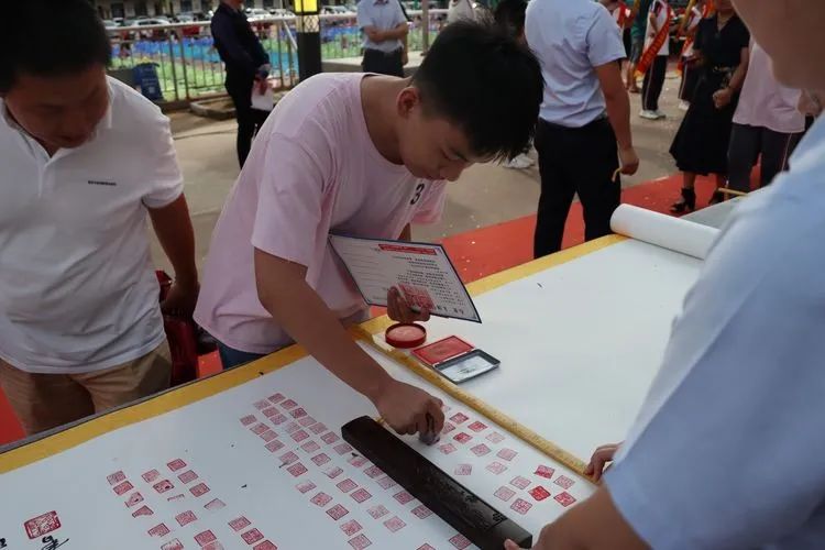 ?？邳S岡金盤高級中學(xué)——十八而至，放飛理想2021屆成人禮