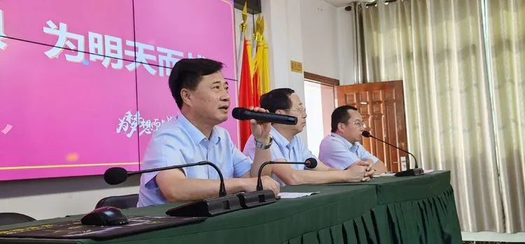 志同心相連，揮汗戰(zhàn)百天——?？邳S岡金盤高級中學決戰(zhàn)中考百日誓師大會