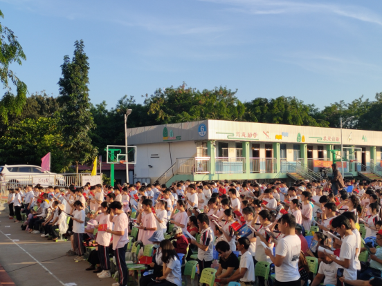 ?？邳S岡金盤高級(jí)中學(xué)——“憲法宣誓”