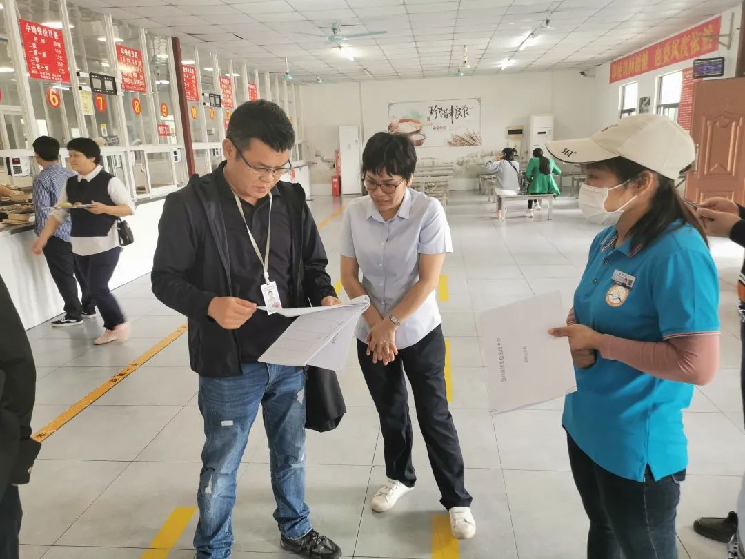 護(hù)航新學(xué)期——海口市市場監(jiān)督管理局來我校開展學(xué)校食堂食品安全聯(lián)合檢查工作