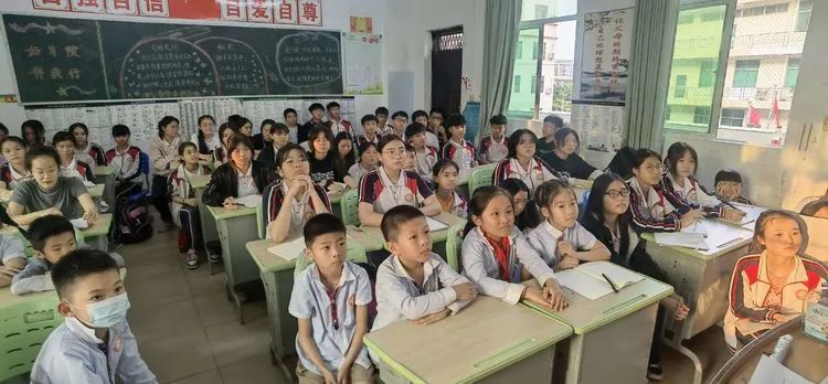 ?？邳S岡金盤高級(jí)中學(xué)·晨曦文學(xué)社成立