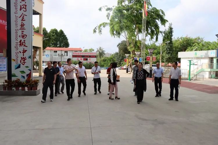 年檢促前行 乘勢再揚帆——?？邳S岡金盤高級中學迎接市教育局年檢工作檢查指導