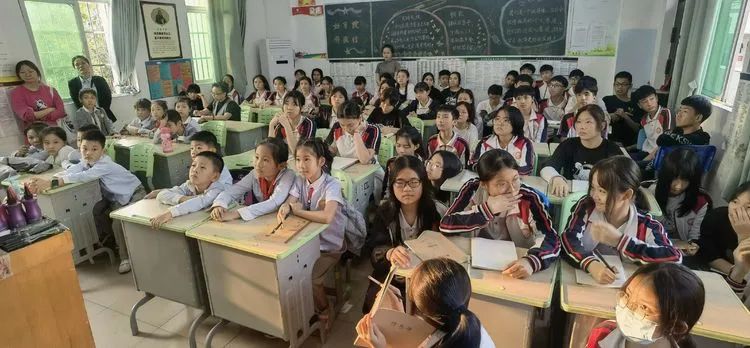 ?？邳S岡金盤高級(jí)中學(xué)·晨曦文學(xué)社成立