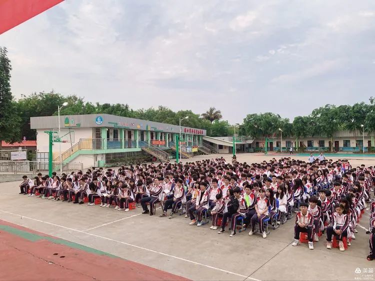 不負(fù)光陰，砥礪前行——高二年級(jí)下學(xué)期期中考試表彰