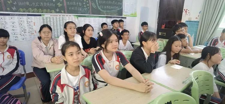 ?？邳S岡金盤高級(jí)中學(xué)·晨曦文學(xué)社成立