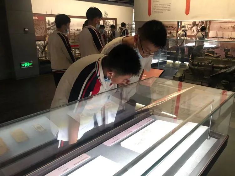 “重溫紅色歷史，做時代新人”——海口黃岡金盤高級中學(xué)初中部春季研學(xué)活動