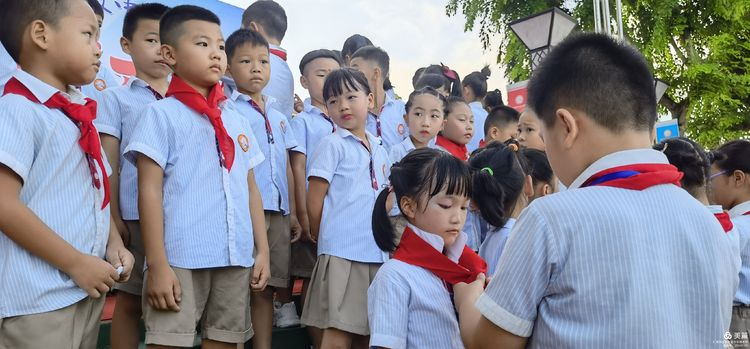 “展風(fēng)采 慶六一”|?？邳S岡金盤(pán)高級(jí)中學(xué)初中小學(xué)部慶六一活動(dòng)暨新少先隊(duì)員入隊(duì)儀式