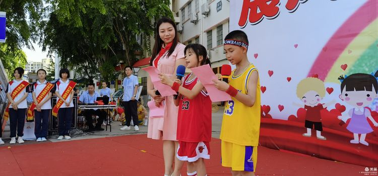 “展風(fēng)采 慶六一”|海口黃岡金盤(pán)高級(jí)中學(xué)初中小學(xué)部慶六一活動(dòng)暨新少先隊(duì)員入隊(duì)儀式