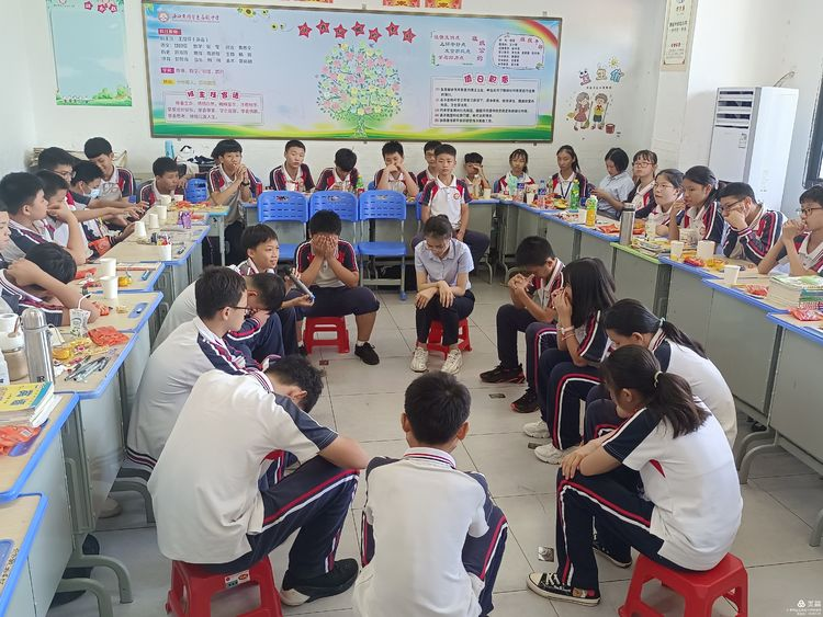 “展風(fēng)采 慶六一”|海口黃岡金盤(pán)高級(jí)中學(xué)初中小學(xué)部慶六一活動(dòng)暨新少先隊(duì)員入隊(duì)儀式