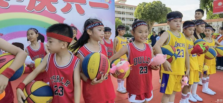 “展風(fēng)采 慶六一”|海口黃岡金盤(pán)高級(jí)中學(xué)初中小學(xué)部慶六一活動(dòng)暨新少先隊(duì)員入隊(duì)儀式