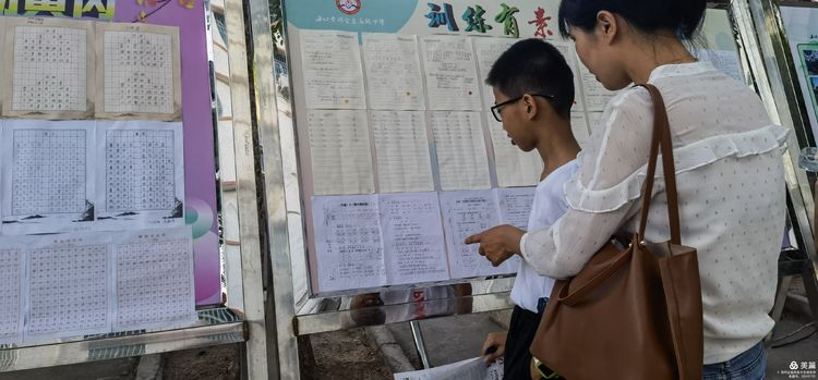 “展風(fēng)采 慶六一”|?？邳S岡金盤(pán)高級(jí)中學(xué)初中小學(xué)部慶六一活動(dòng)暨新少先隊(duì)員入隊(duì)儀式